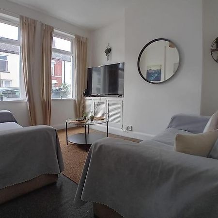 Large Family Home Central Location 3 Double Bedrooms And 1 Single Bedroom Cardiff Buitenkant foto