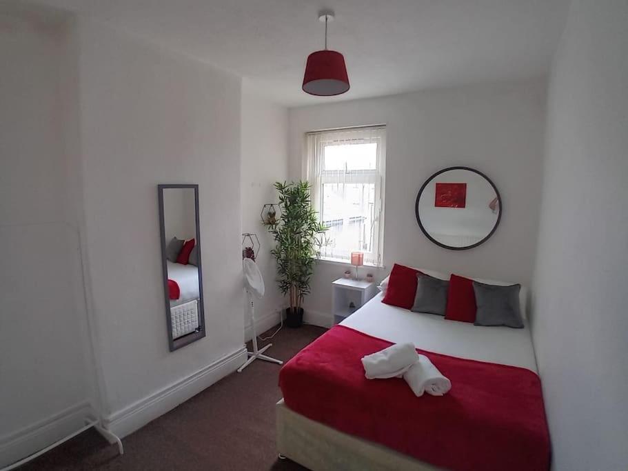 Large Family Home Central Location 3 Double Bedrooms And 1 Single Bedroom Cardiff Buitenkant foto