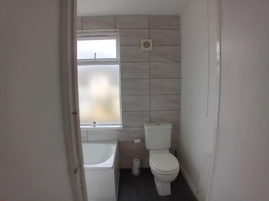 Large Family Home Central Location 3 Double Bedrooms And 1 Single Bedroom Cardiff Buitenkant foto