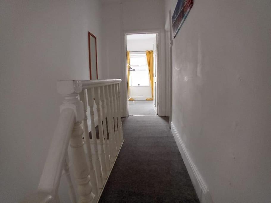 Large Family Home Central Location 3 Double Bedrooms And 1 Single Bedroom Cardiff Buitenkant foto