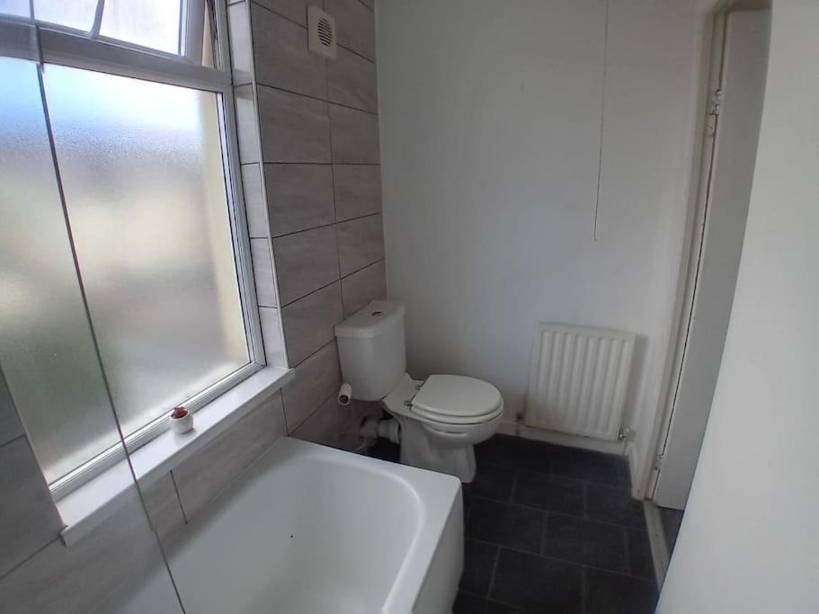 Large Family Home Central Location 3 Double Bedrooms And 1 Single Bedroom Cardiff Buitenkant foto