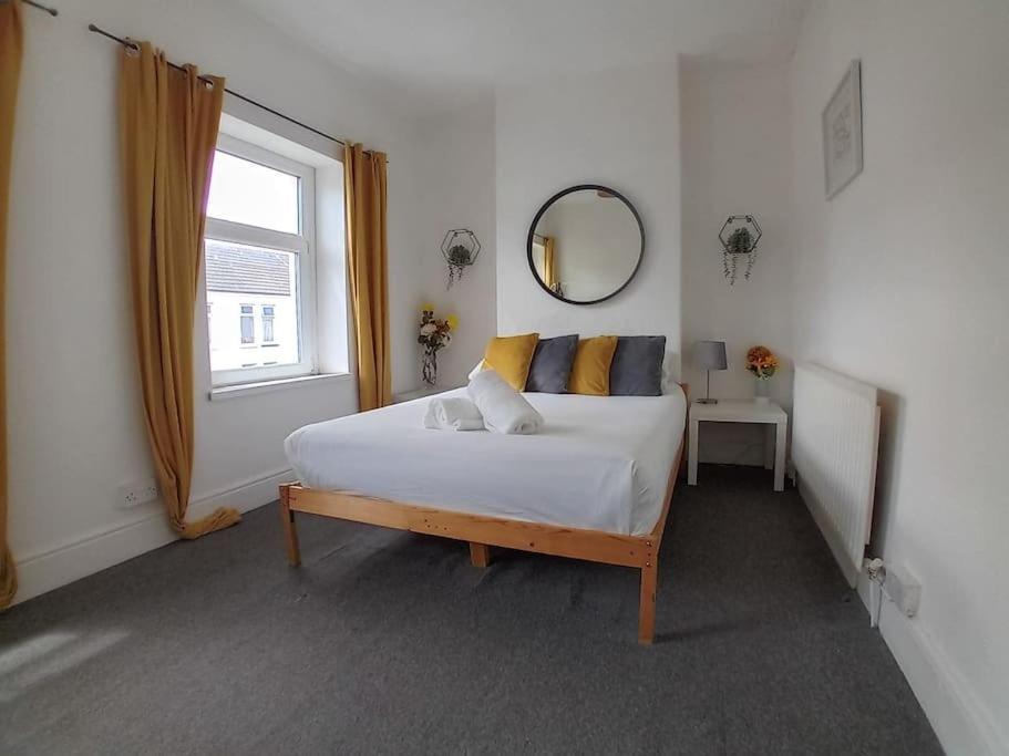 Large Family Home Central Location 3 Double Bedrooms And 1 Single Bedroom Cardiff Buitenkant foto