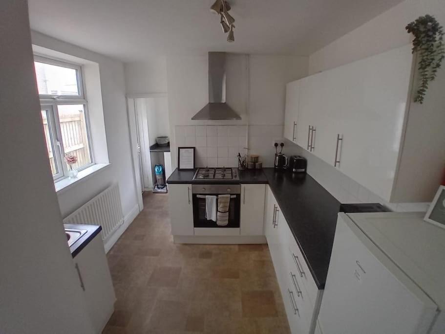 Large Family Home Central Location 3 Double Bedrooms And 1 Single Bedroom Cardiff Buitenkant foto