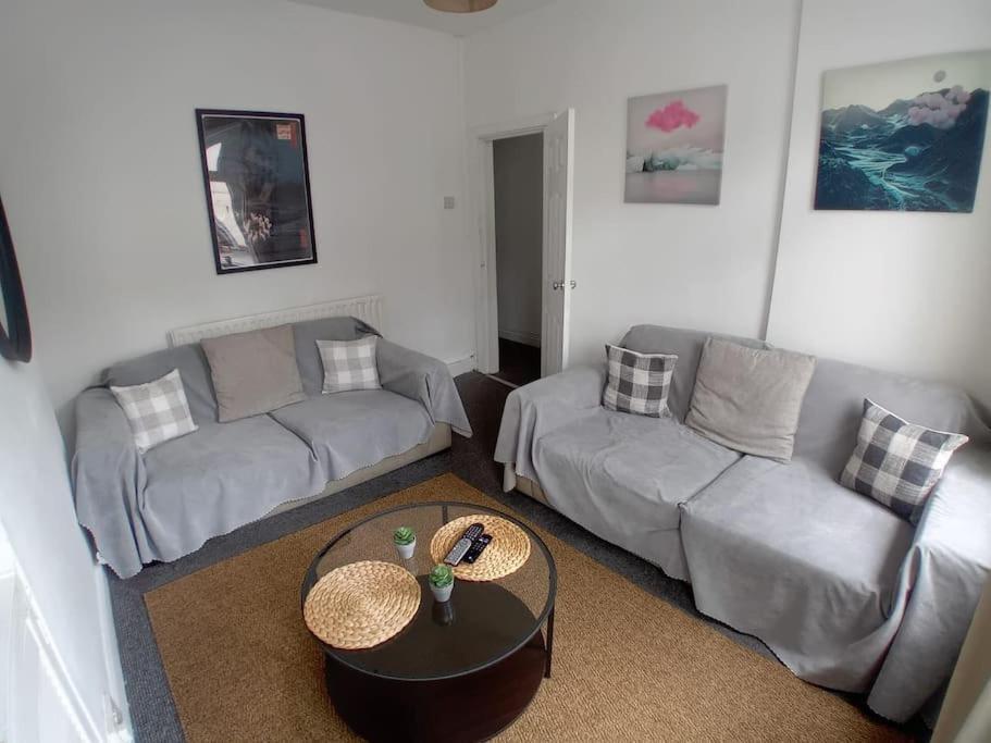 Large Family Home Central Location 3 Double Bedrooms And 1 Single Bedroom Cardiff Buitenkant foto