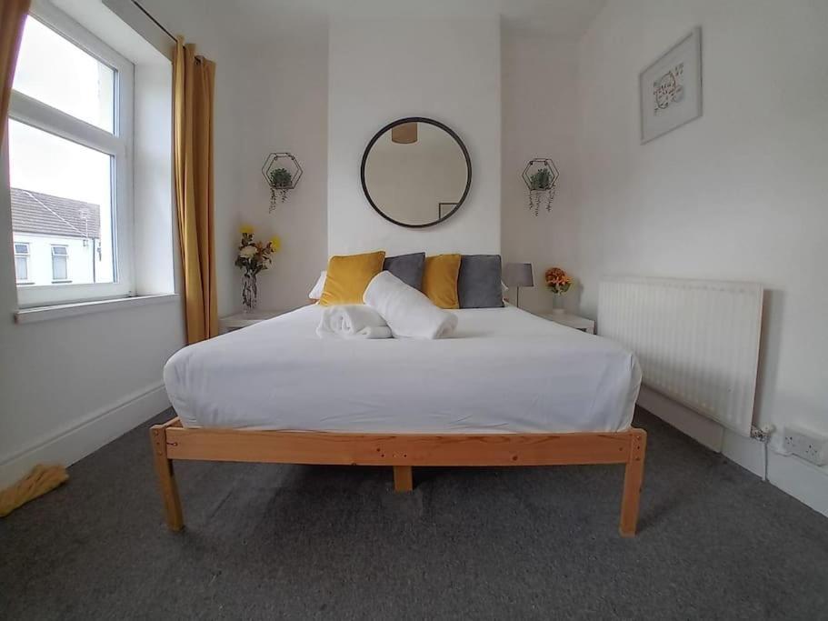 Large Family Home Central Location 3 Double Bedrooms And 1 Single Bedroom Cardiff Buitenkant foto