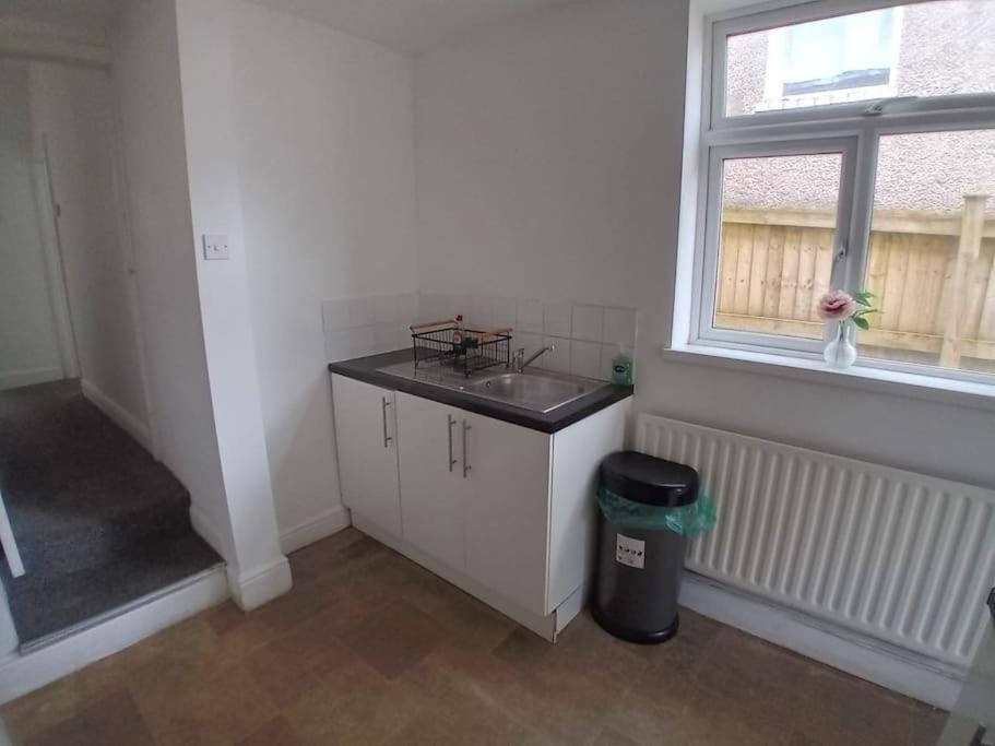 Large Family Home Central Location 3 Double Bedrooms And 1 Single Bedroom Cardiff Buitenkant foto
